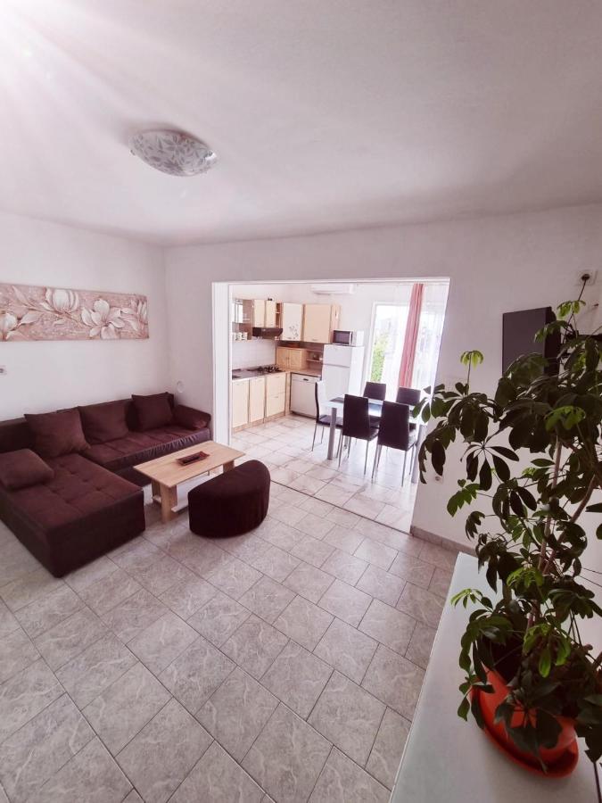 Apartments Nada Крк Екстер'єр фото