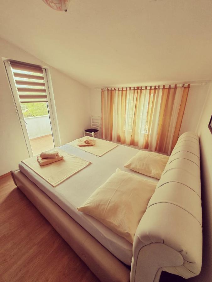 Apartments Nada Крк Екстер'єр фото
